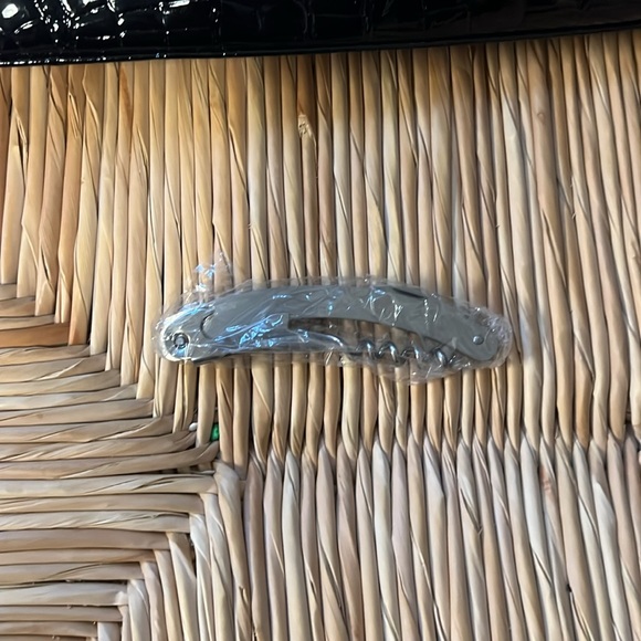 Faux croc black insulated wine bottle clutch - Picture 3 of 4